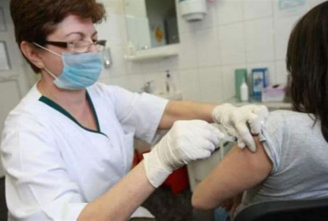 Vaccinuri retrase de Ministerul Sănătăţii, după ce 53 de elevi au ajuns la spital
