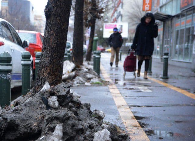 Informare meteo de precipitații și intensificări ale vântului în întreaga țară, de vineri seară