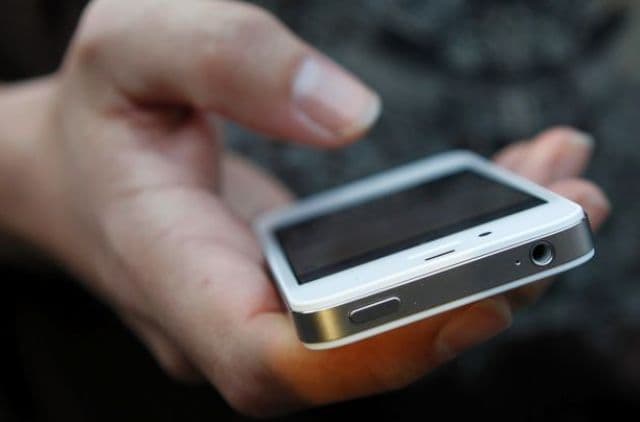 Telefon furat într-un club din Suceava, găsit tocmai în Danemarca
