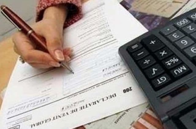 Contabilii scapă de concurenţă: Contractele se pot încheia doar cu profesionişti
