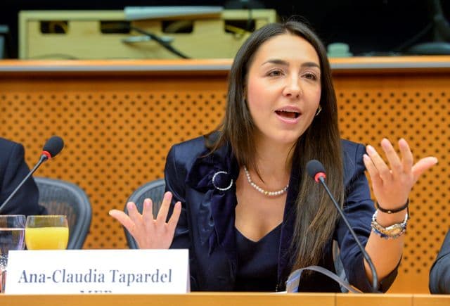 Eurodeputata Claudia Țapardel: Cerem liberalilor să spună dacă sunt de acord cu discursul PPE de promovare a austerității exprimat prin vocea lui Crin