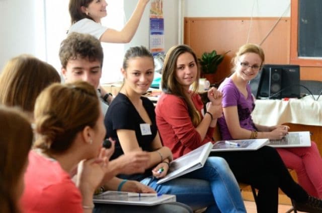 10.000 de elevi scapă anual de proba de competenţe digitale şi 7.000, de limbă modernă la BAC