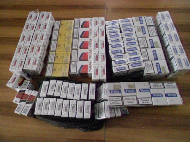 Două persoane depistate de jandarmii botoșăneni făcând comercializând țigări de contrabandă