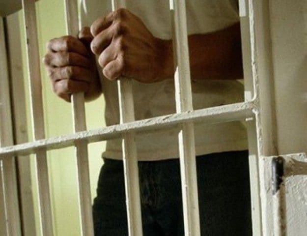 Un român s-a sinucis într-un penitenciar din Italia după ce a fost condamnat pe viaţă
