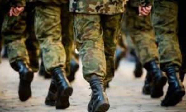 În caz de război cu Rusia, românii între 20 şi 35 de ani ar putea fi înrolaţi. Ce spune MApN