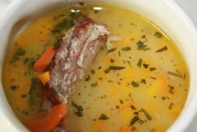 Ciorbă de afumătură cu smântână și tarhon