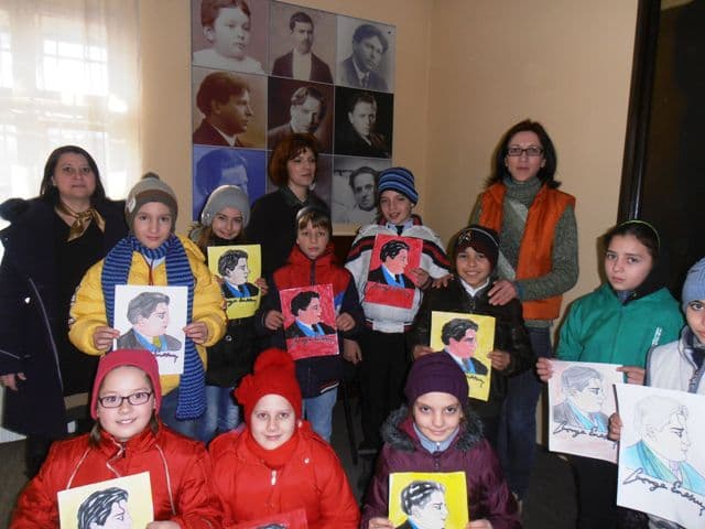 Şcoala Gimnazială „Ştefan cel Mare” Dorohoi - Proiect educaţional „Mândria de a fi român – George Enescu” - FOTO