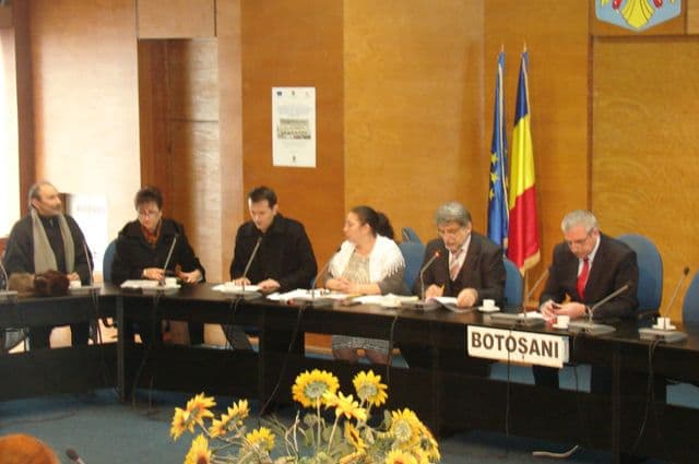 Biroul Judeţean pentru Romi convocat la prefect. Guvernul a alocat buget strategiei pentru romi