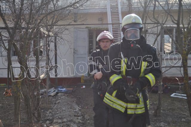 Început de săptămână în forță pentru pompierii dorohoieni: Incendiu cu iz de sinucidere la Broscăuți! - FOTO
