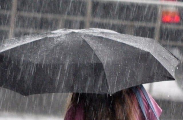 Informare meteo de precipitații mixte și intensificări ale vântului în întreaga țară, de miercuri seară