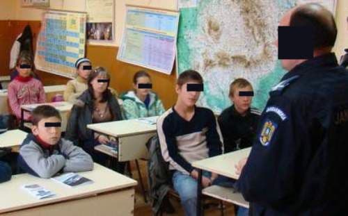 Peste 1000 de elevi și zeci cadre didactice au participat alături de jandarmi  la acțivități de educație în școli