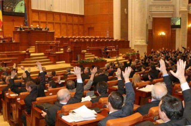 Cât au dreptul să cheltuiască candidaţii la parlamentare