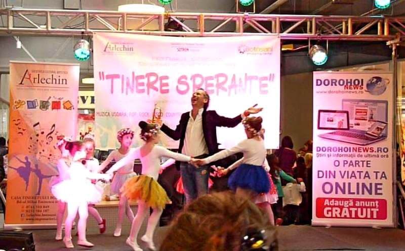 Mărţişoare pentru doamne la Botoşani Shopping Center - FOTO