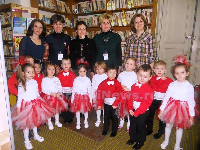 Grupa „Ursuleţii” de la grădinița cu P.P. nr. 6 Dorohoi - „Un cântec, o floare pentru fiecare” - FOTO