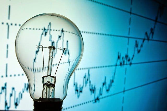 Din acest an, românii pot să îşi schimbe furnizorul de energie electrică. Au de ales din peste 80 de variante