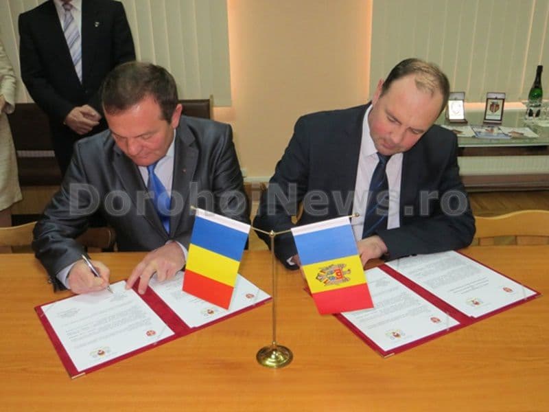 Cooperare internațională: Dorohoiul s-a înfrăţit cu oraşul Ungheni din Republica Moldova - FOTO