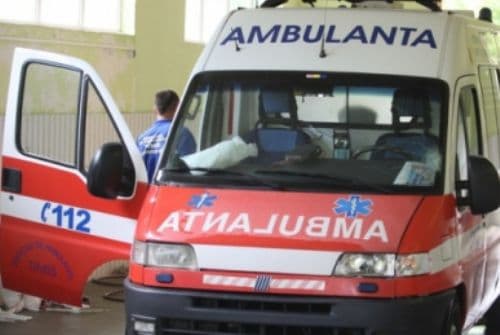Dragoste cu năbădăi într-un sat botoşănean! Bărbat înjunghiat de iubită!