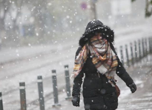 Informare meteo de precipitații mixte și intensificări ale vântului în întreaga țară, de miercuri dimineață