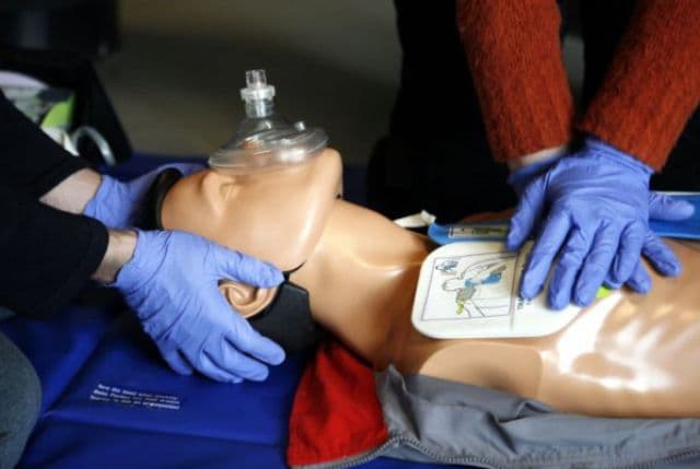 Propunere-şoc: Şoferii, obligaţi să facă „şcoală” de paramedici