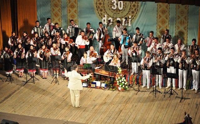 Orchestra „Mugurelul”, astăzi, în direct, la Rapsodia TV