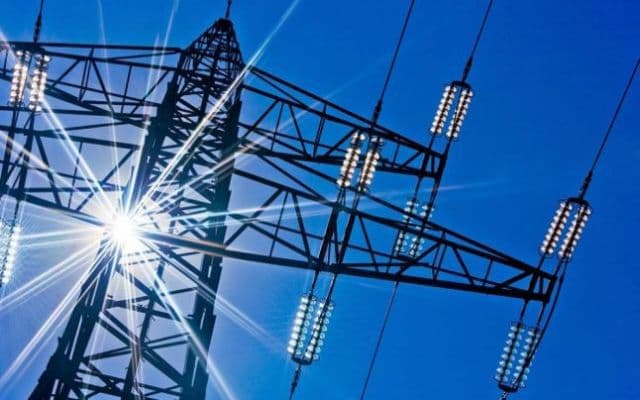 Oferta care desfiinţează monopolul E.On şi Enel. Cum vă schimbaţi furnizorul de energie electrică cu o simplă cerere online