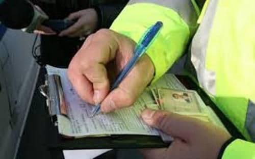 Inconștiență la volan! Deși avea permisul suspendat a fost depistat circulând cu viteza  peste limita legală