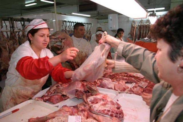 Mare atenţie de unde cumpăraţi carnea de miel pentru Paşte. Cum recunoşti carnea proaspătă