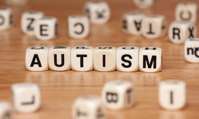 Câți copii autiști sunt în România și cum îți dai seama că un copil suferă de autism?