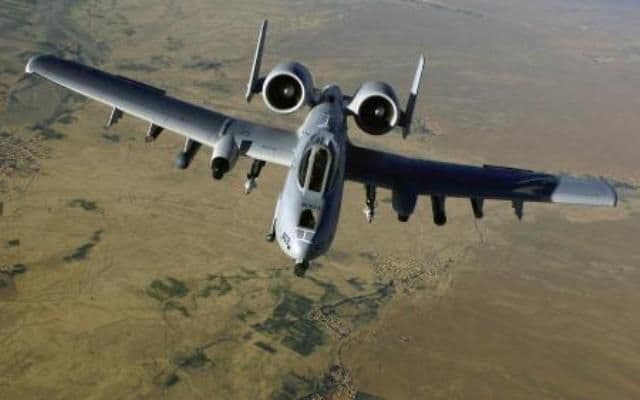 Americanii împânzesc România de armament. 12 avioane de luptă Warthog au ajuns la Câmpia Turzii
