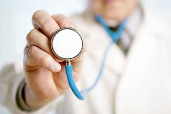 Românii care nu merg la medic vor fi sancţionaţi