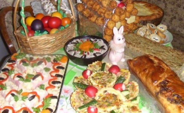 Aveți oaspeți la masa de Paște? Etichetă și bune maniere