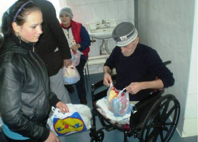 Săptămâna Școala Altfel  la Liceul Tehnologic Al. Vlahuță Șendriceni - socializare și bunătate la Căminul de bătrâni Dorohoi