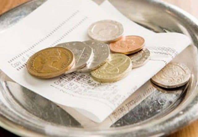 Bacşişul va fi impozitat. Firma decide dacă îl păstrează sau îl dă angajaţilor
