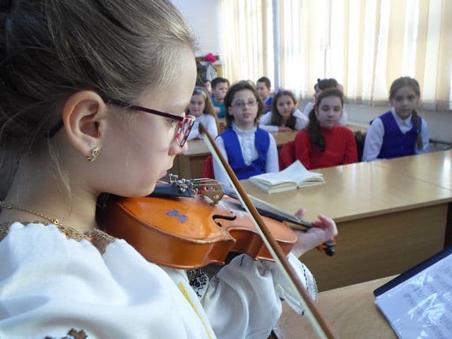 Creativitate, îndemânare şi talent la Şcoala Gimnazială „Mihail Kogălniceanu” Dorohoi – FOTO