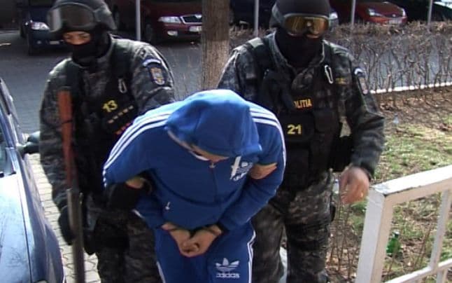 Percheziţii domiciliare în Botoşani şi Iaşi. Tânăr de 25 de ani reținut pentru infracţiunea de fals în documente