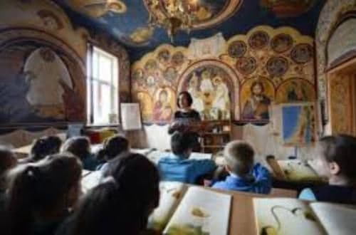 Noi modificări legate de înscrierea la ora de Religie. Ce au decis senatorii