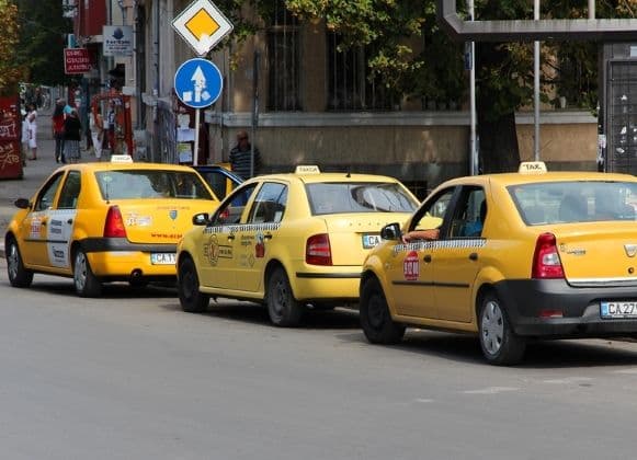 Taximetriştii vor elibera un bon fiscal şi pentru bacşişul primit de la client
