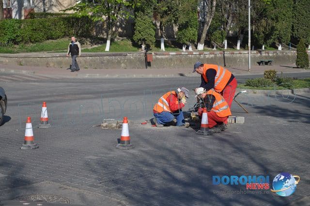 Pavelele de pe B-dul Victoriei din Dorohoi „rearanjate” de Symmetrica în urma solicitării administrației locale - FOTO