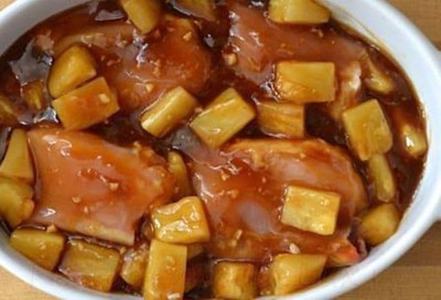 Pulpe de pui cu ananas la cuptor