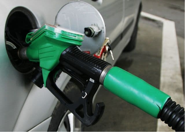 Motorina a ajuns mult mai ieftină decât benzina. Ce urmează să se întâmple