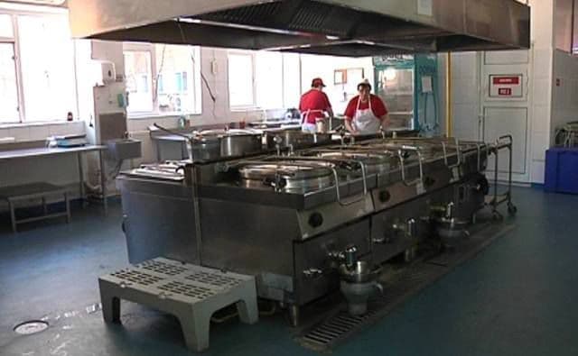 Scandal în sănătate: În bucătăria unui spital se pregătea mâncare pentru nunţi şi botezuri