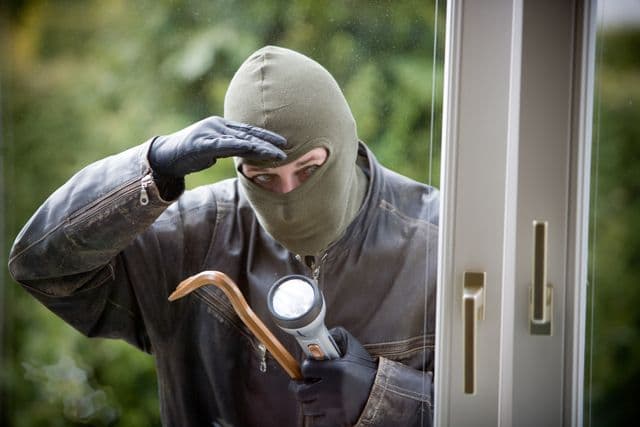 Șeful poliției din Dorohoi prădat de un vechi „client”