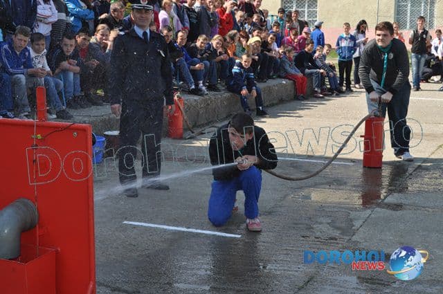 S-au desemnat finaliştii concursului „Echipaj de pompieri” organizat la Liceul „Ion Pillat” Dorohoi - FOTO