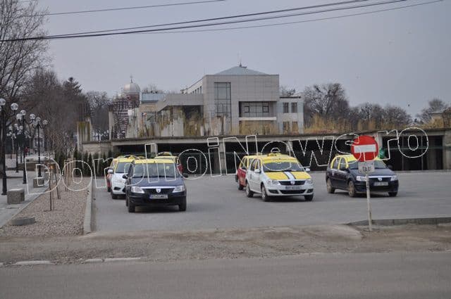 Staţia taxi din centrul Dorohoiului are de astăzi o nouă locație. Vezi unde a fost mutată 