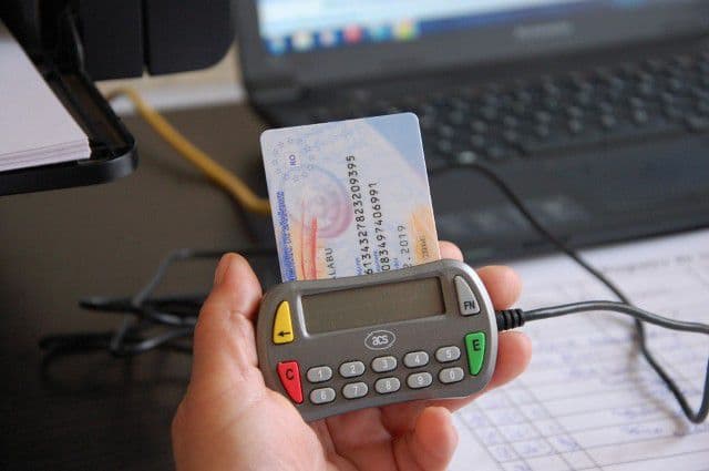 CNAS: De mâine, cardul naţional de sănătate va fi implementat la nivel naţional