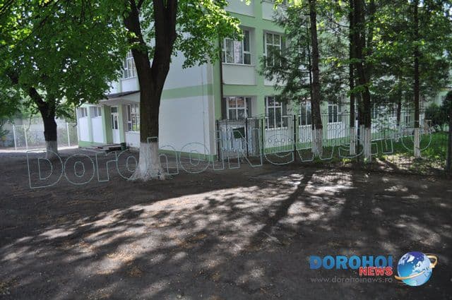 Consiliul Local Dorohoi a aprobat reabilitarea trotuarelor de acces la Școala Gimnazială „Spiru Haret”