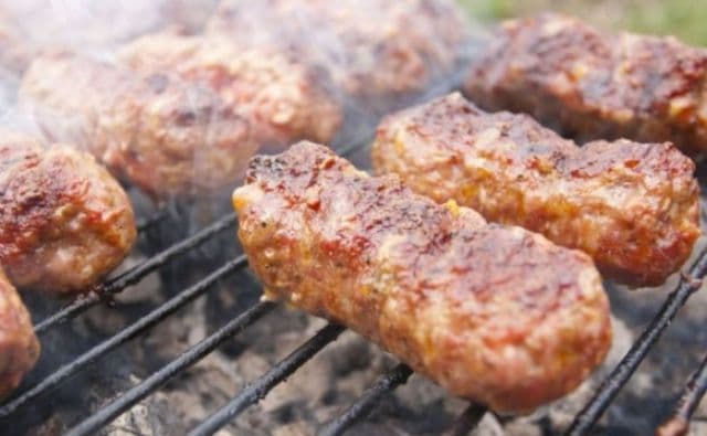 Producătorii români de carne vor protecție europeană pentru micul românesc