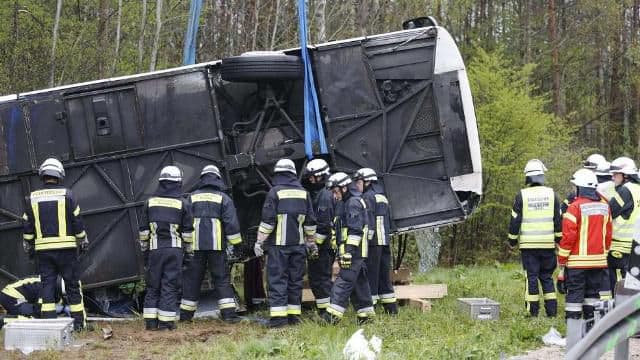 ACCIDENT GRAV în Germania: Un autocar românesc s-a răsturnat. 11 oameni au fost răniţi, trei persoane în stare critică VIDEO /FOTO
