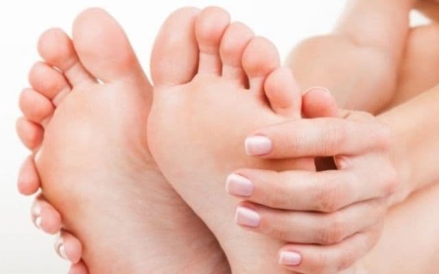 Ai monturi şi nu mai suporţi durerile? Vezi cum le poţi trata în mod natural, la tine acasă