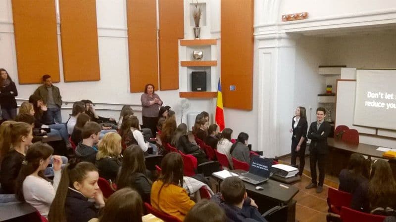 Colegiul Național „Grigore Ghica” Dorohoi, se informează despre bullying - FOTO